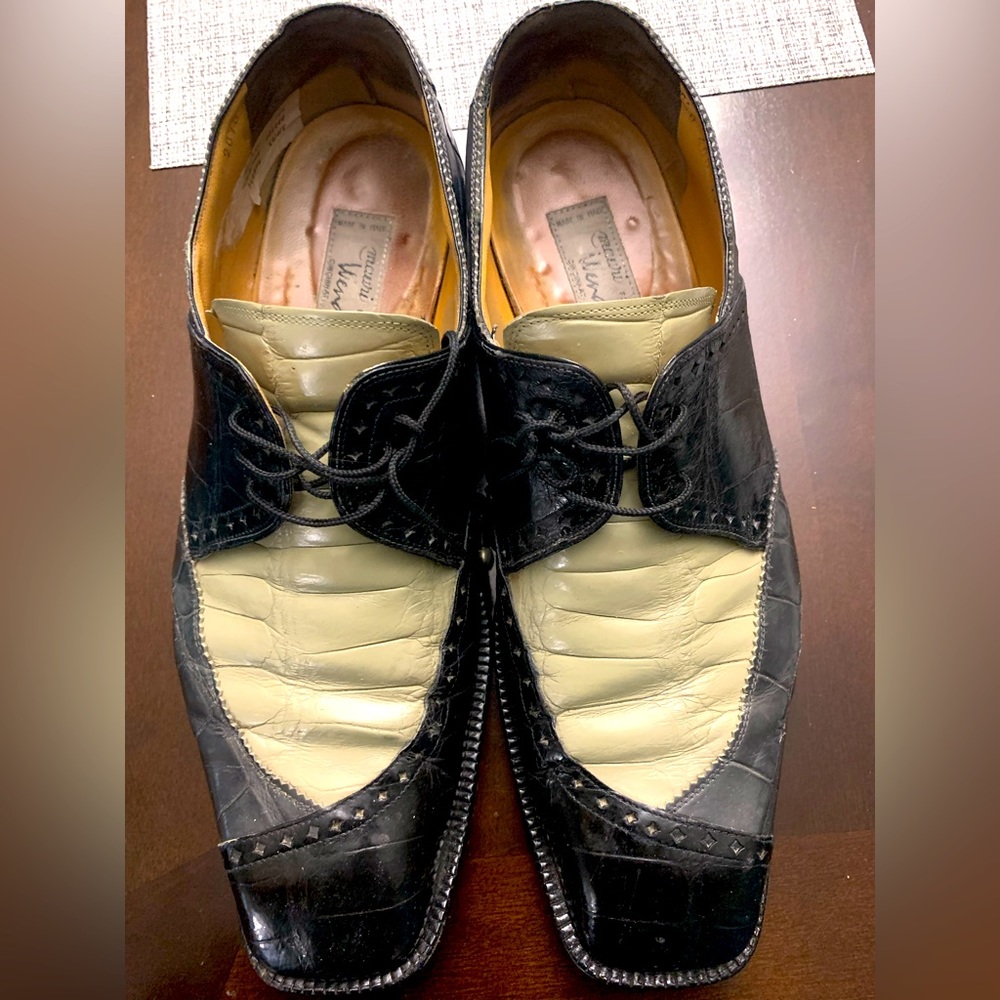 Men's black and gray size 12, big block alligator shoes